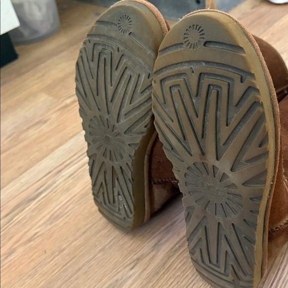 Ugg classic tall boot. Size 9 - Picture 6 of 6